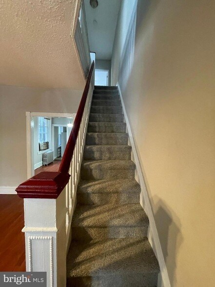 Building Photo - 131 Hansberry St