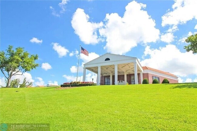 Building Photo - 4008 Berkshire A