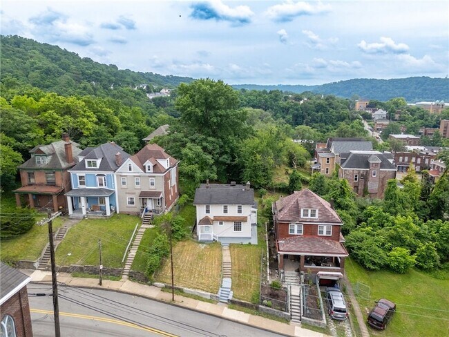 Building Photo - 160 Hazelwood Ave