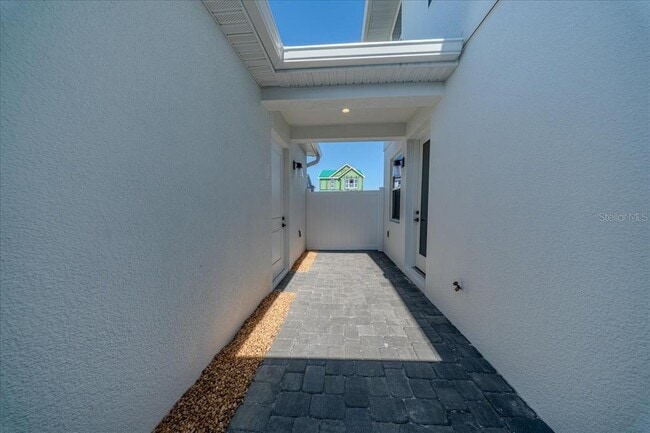 Building Photo - 1850 Falconhurst Ln