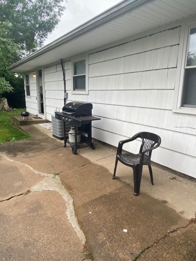 Building Photo - Quiet Neighborhood 3 Bedroom Home with Garage
