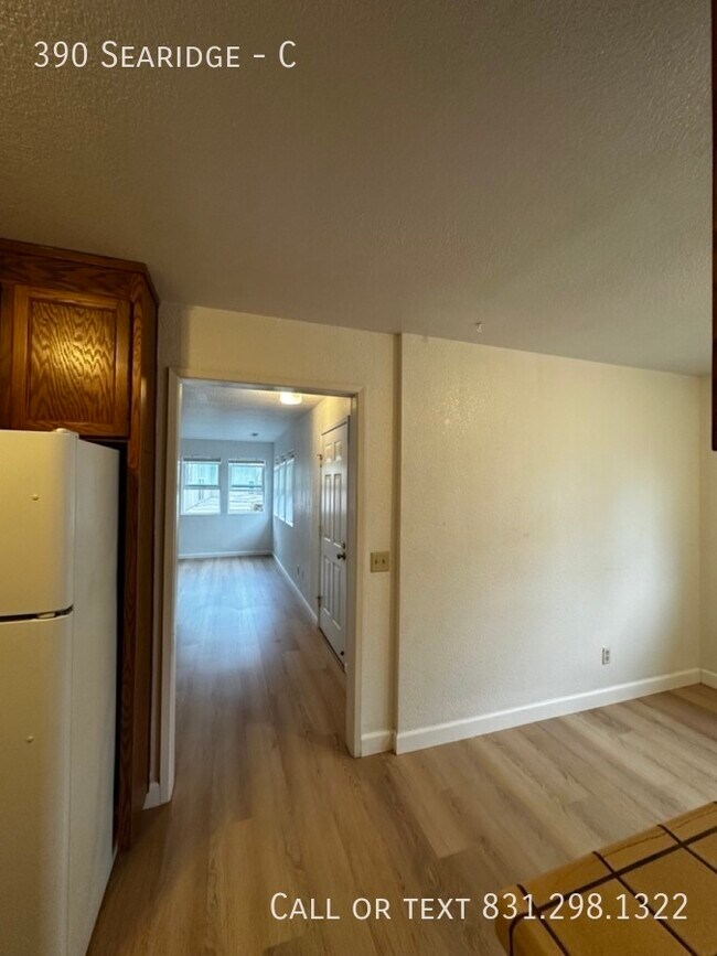 Building Photo - 390 Searidge-C