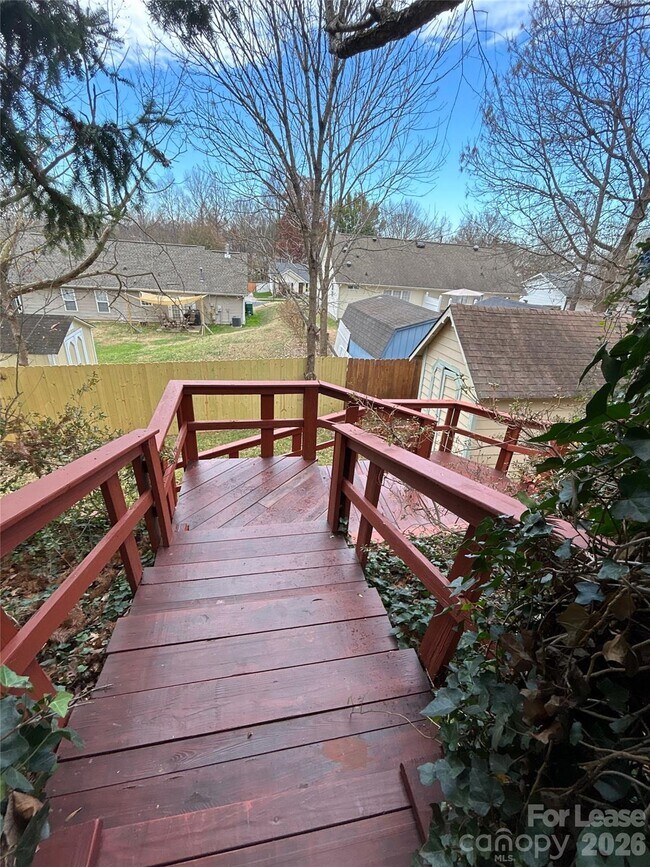 Building Photo - 3805 Rosedown Dr