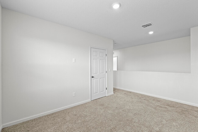 Building Photo - 6455 NW Castlebrook Ave