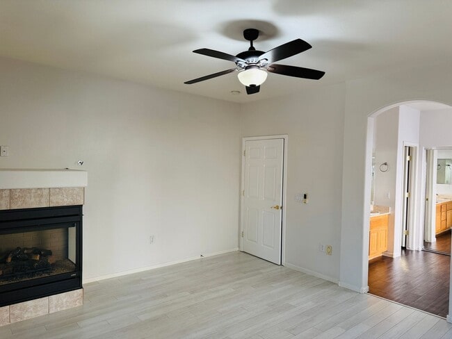 Building Photo - Stunning Gated 3 Bedroom & 2 Bath Located in Southern Highlands