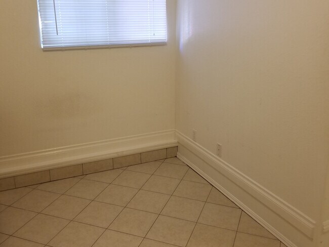 Building Photo - Great small house in Crestline