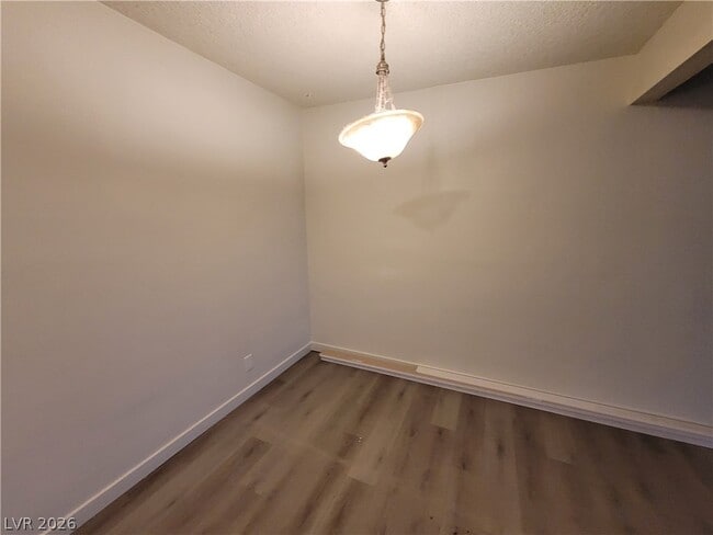 Building Photo - 615 S Royal Crest Cir