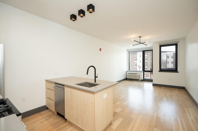 Building Photo - 424 Arlington Ave
