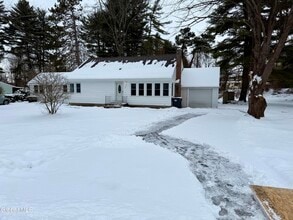 Building Photo - 2 Pinewood Ct