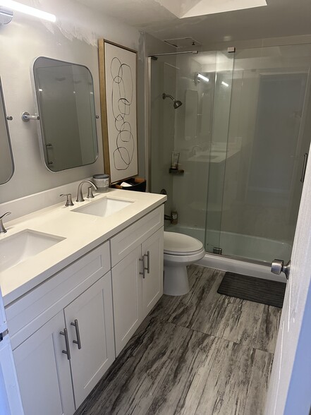 Bathroom number 2 - 500 Evergreen St