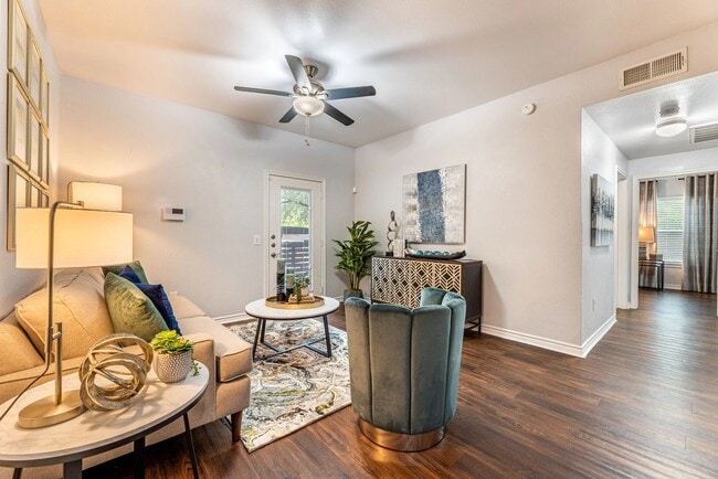 Building Photo - Lakeside Living with 1 Month Free!