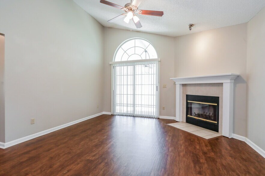 Building Photo - 1829 Northglen Cir