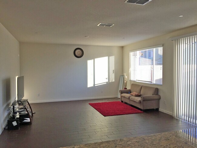 Building Photo - Beautiful 4 Bedroom 3 Bathroom 2700SF Rancho Cordova Home