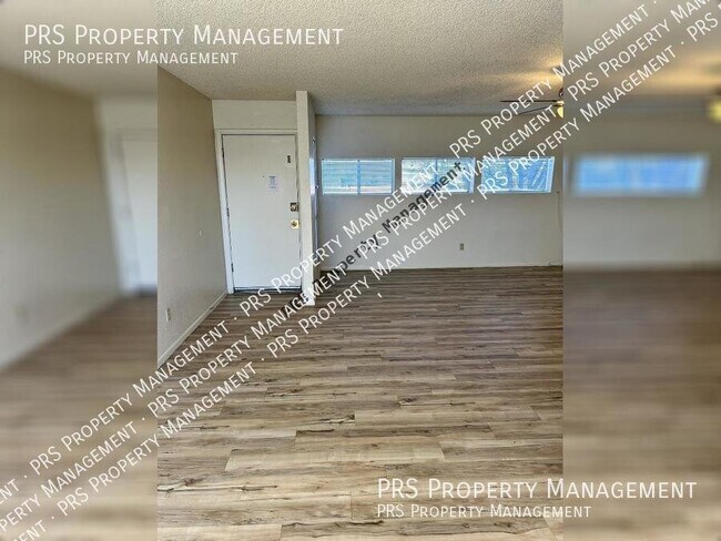 Building Photo - 2652 E Oakleaf Dr