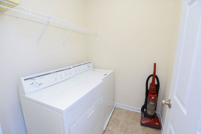 Building Photo - 10360 Caracara Dr
