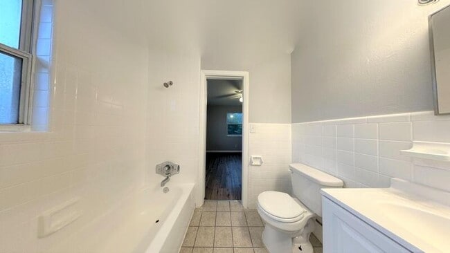 Building Photo - 1045 11th Ave NW