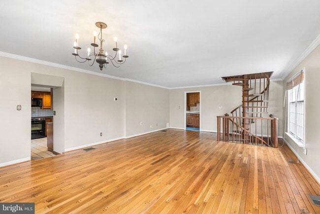 Building Photo - 607 E Wheel Rd