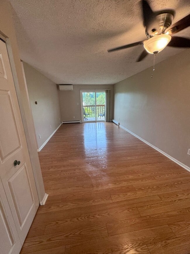 Building Photo - 3 BEDROOM CONDO WITH A 1 CAR GARAGE AND INCLUDES UTILITIES!