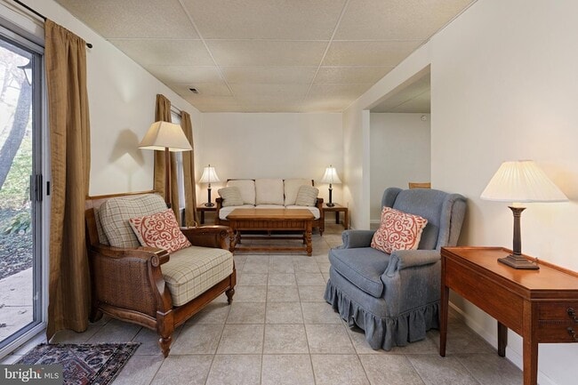 Building Photo - 11 Stonewall Ct