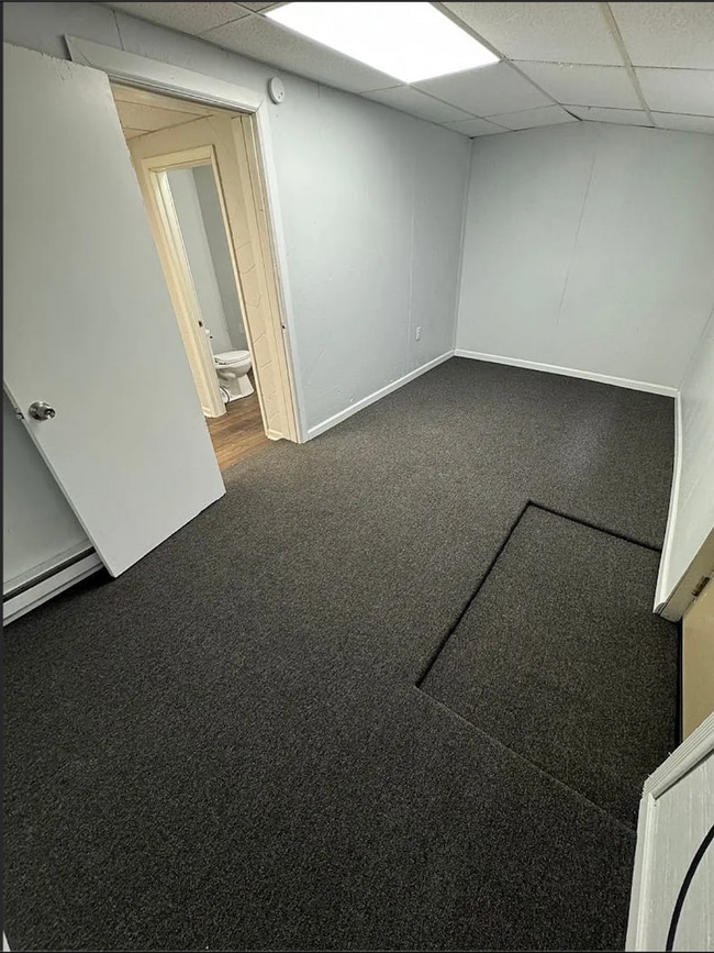 Building Photo - Completely Remodeled Spacious One-Bedroom Apartment First Floor