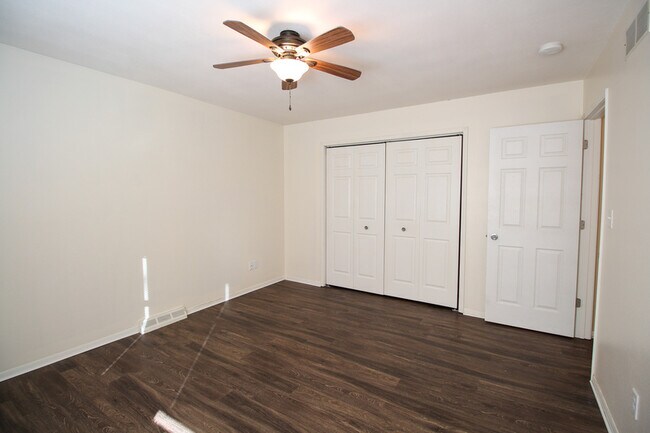 Building Photo - 2006 10th St