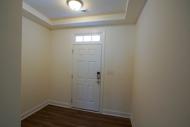 Building Photo - 206 Oakchest Ct