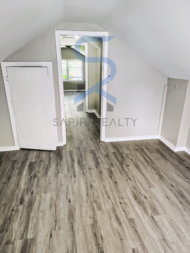 Building Photo - Move in before November 30th and choose yo...