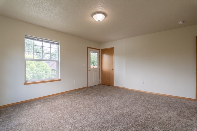 Building Photo - 508 NE Graham St