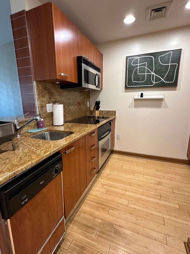 Building Photo - 1395 Brickell Bay Dr