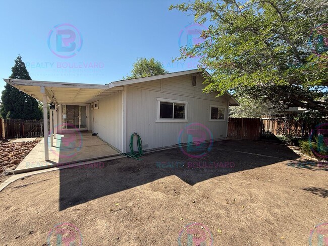 Building Photo - 1/2 Month Free!! 3BR/2BA Single-Story with...