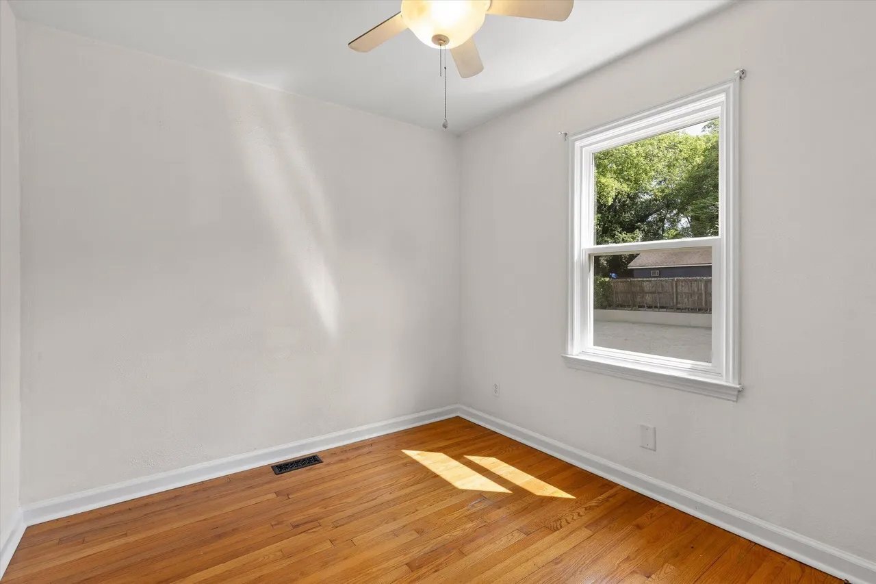 Building Photo - 1604 E Ridge Ave