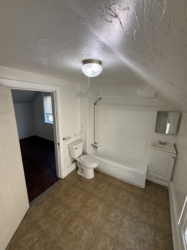 Building Photo - 499 Sherburne Ave