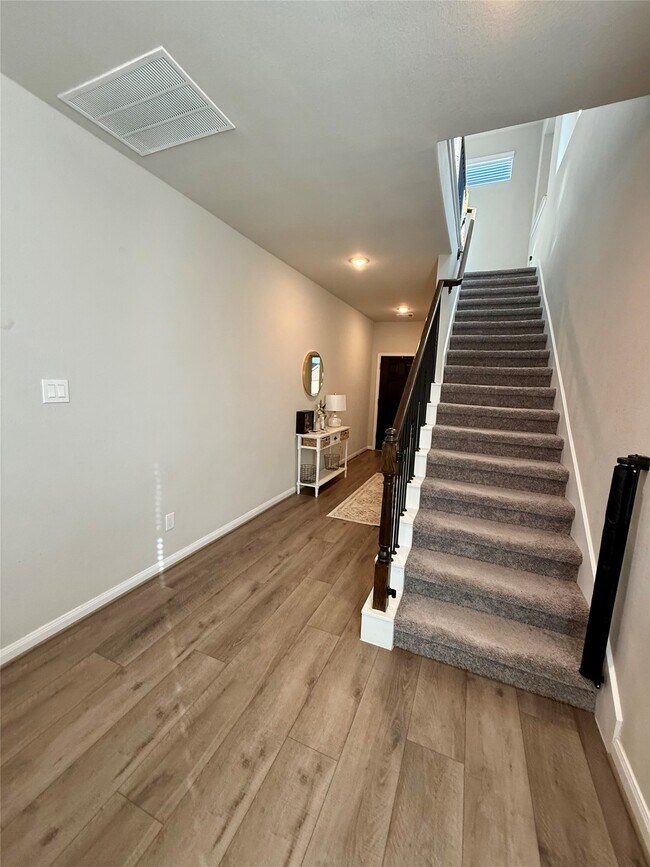 Building Photo - 15402 Sailpoint Ln