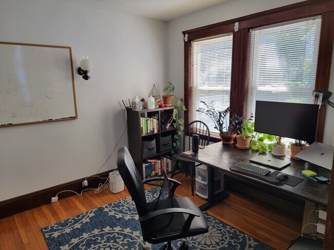 Building Photo - 49 Leslie Rd