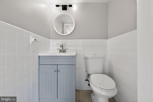 Building Photo - 10320 Westlake Dr