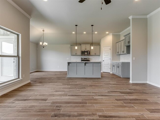 Building Photo - 644 Laurel Grv