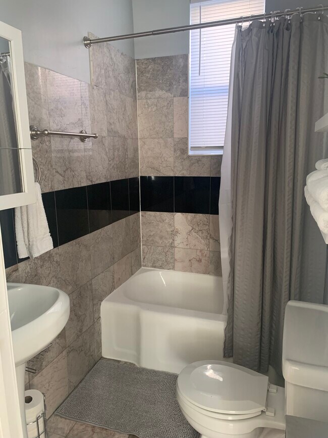 Tub - 4934 Hummelsheim Ave