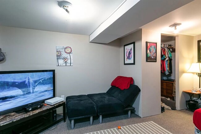 Building Photo - 1944 Hunting Ave