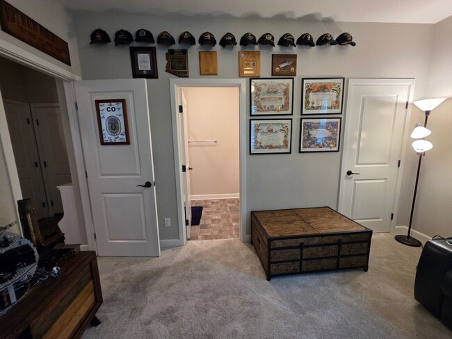 Building Photo - Gorgeous highly upgraded townhome in the b...
