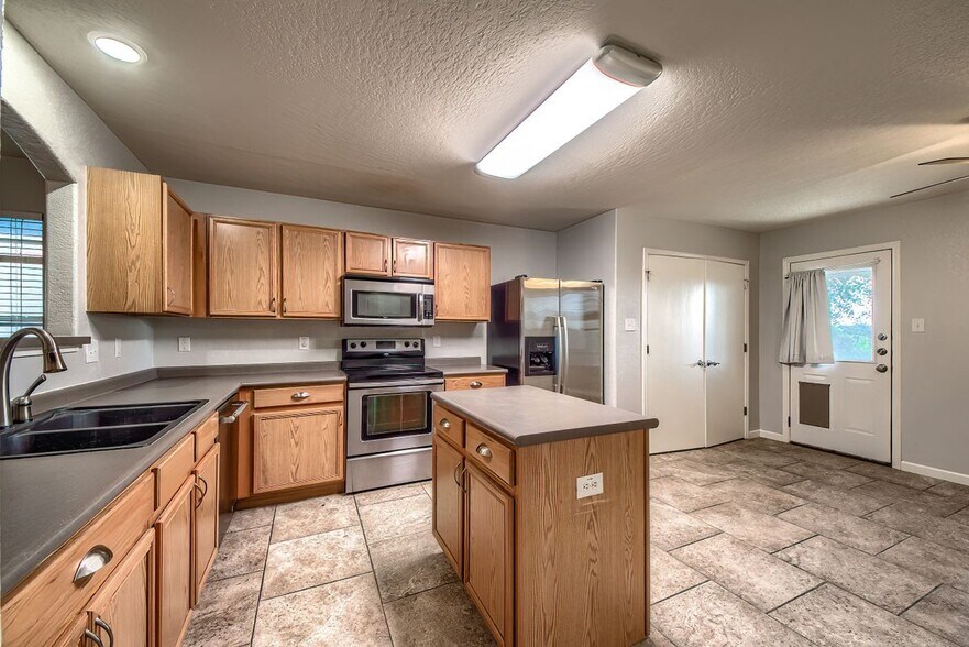 Building Photo - 132 Wistoria