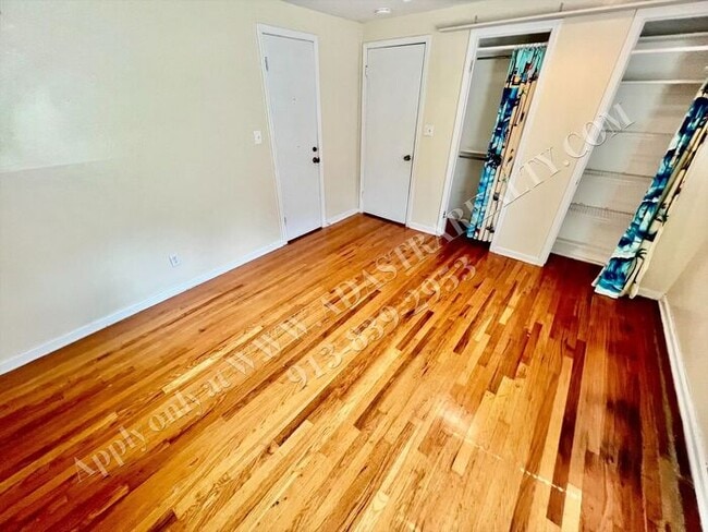 Building Photo - Lovely Home In Nall Hills-Available NOW!