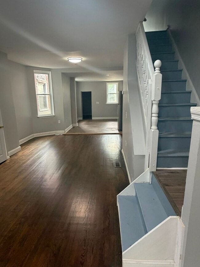 Building Photo - 240 S 61st St