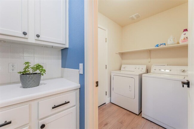 Building Photo - 336 Celery Loop