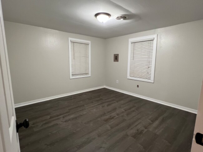 Building Photo - 2405 Vanceville Rd