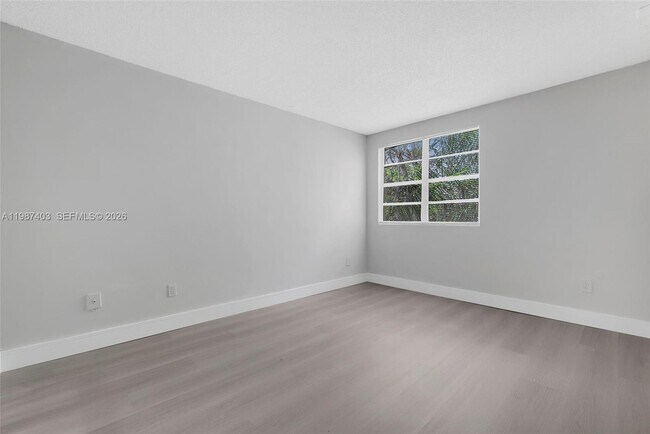 Building Photo - 1247 SW 46th Ave