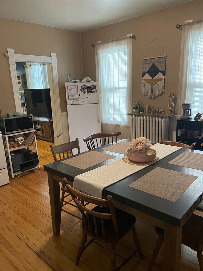 Building Photo - 2627 N Bartlett Ave