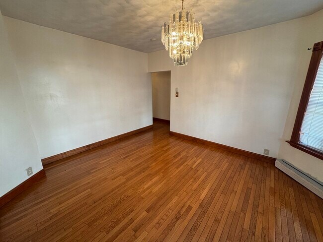 Building Photo - 374 Bowdoin St