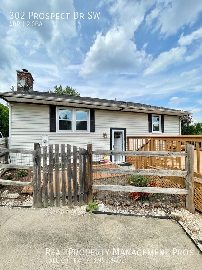 Building Photo - Updated 4 Bedroom 2 Bath Single Family Hom...