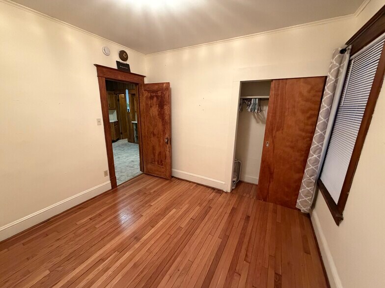 Building Photo - 4 Harris Ave