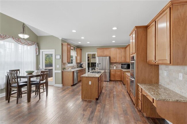 Building Photo - 8205 Applewood Ct